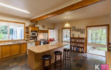 10 Sugarloaf Road, Beaconsfield Upper