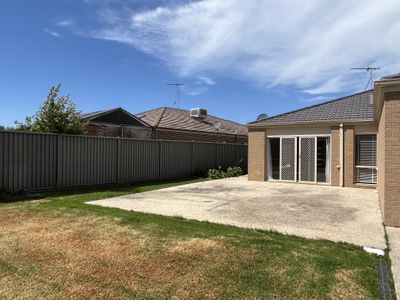 9 Cape Barron Drive, Lara
