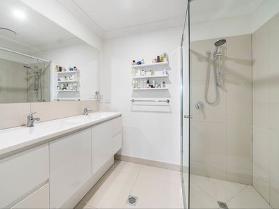 2/17 McInnes Crescent, Glenvale