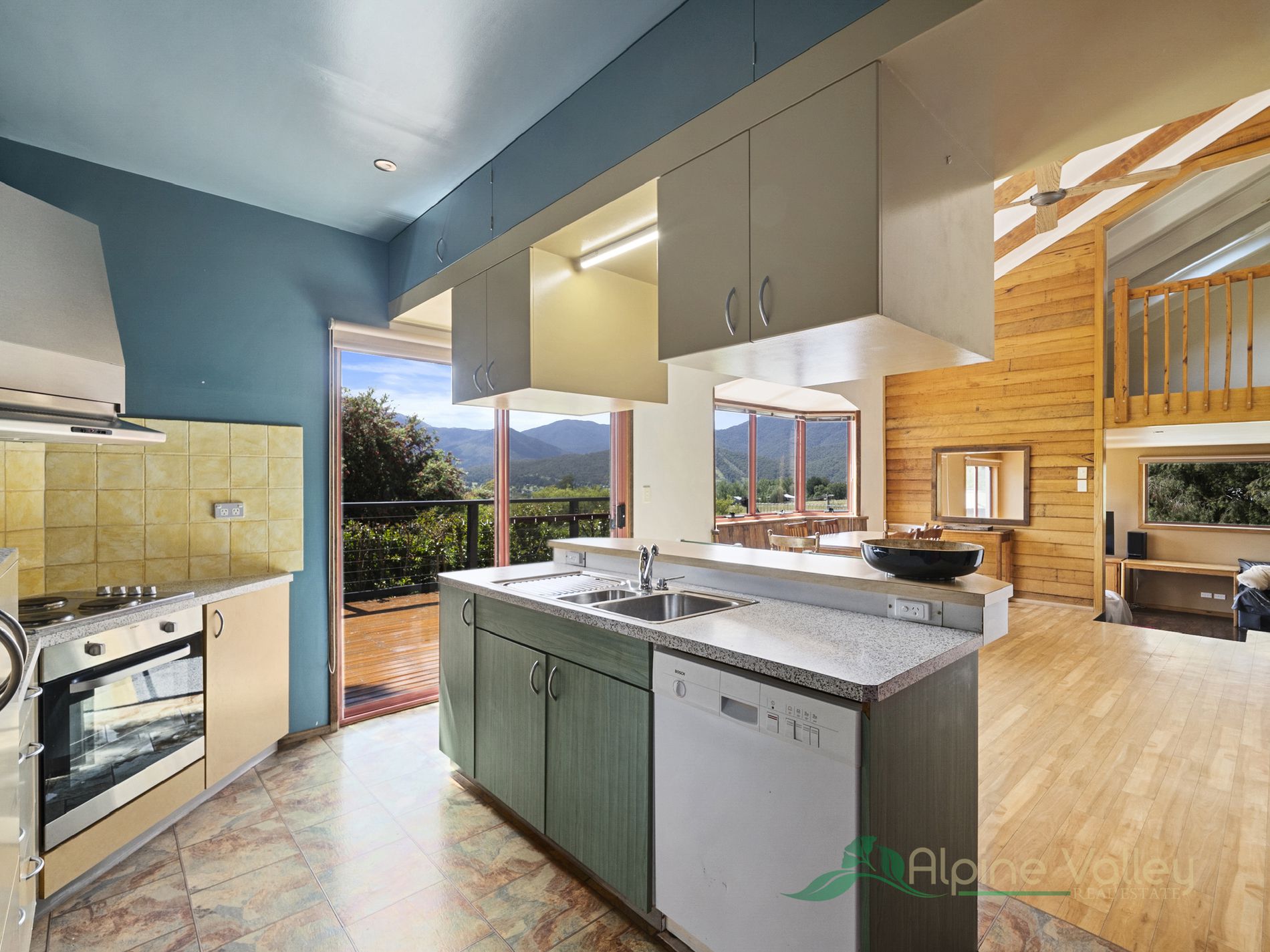 4 Reid Court, Tawonga South