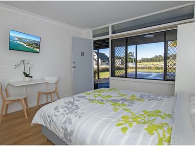 8 / 175  Baraang Drive, Broadwater