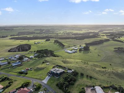 100 Grassy Road, Currie