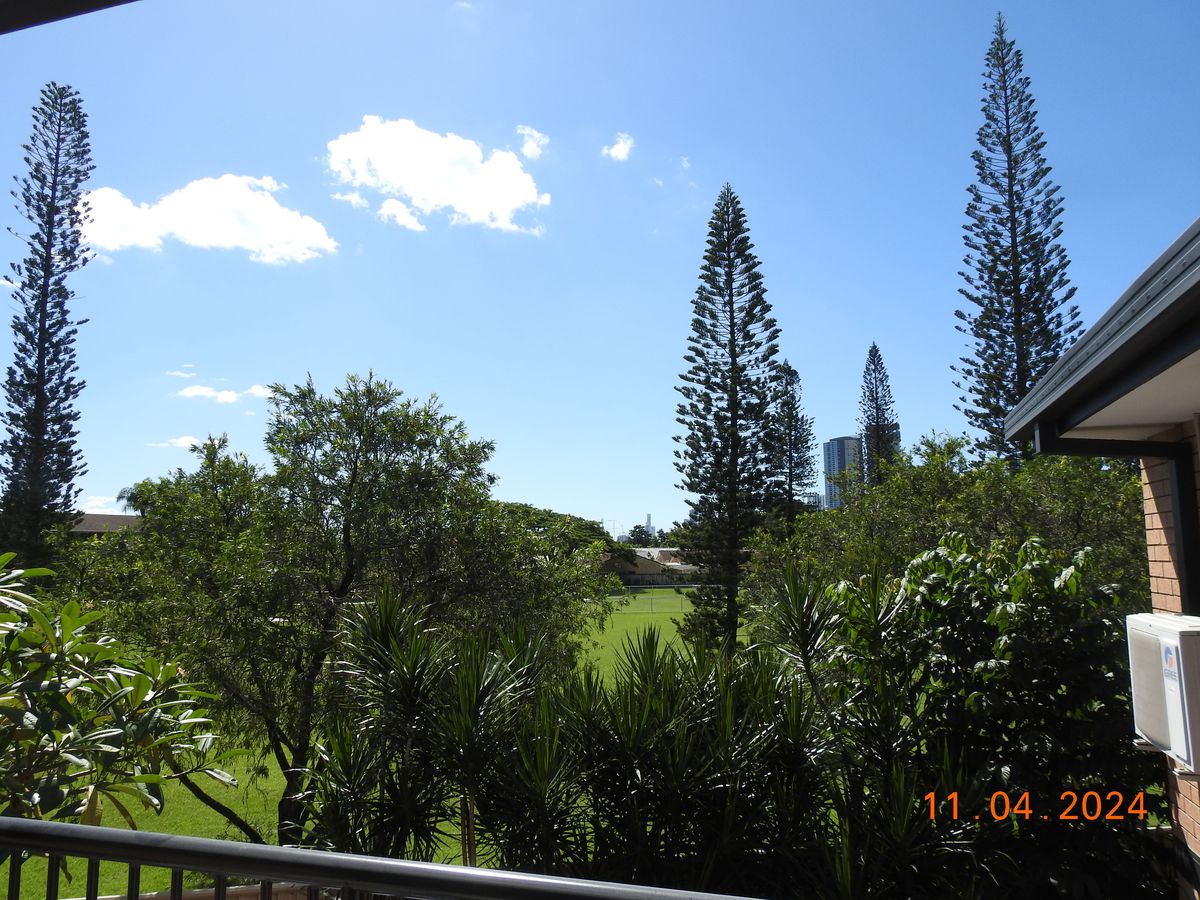 5 / 8 Angie Court, Mermaid Waters