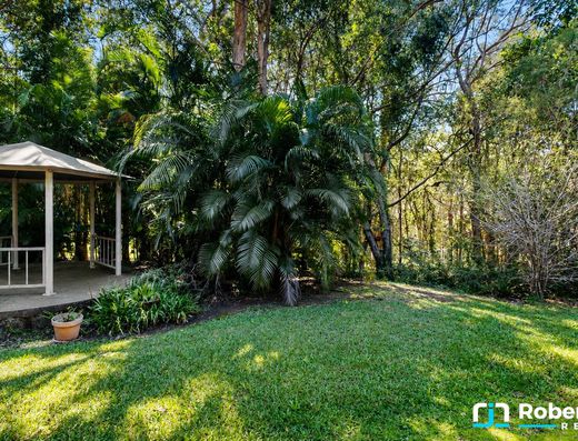 Iconic Garth Chapman Queenslander in a Peaceful Lakeside Setting image 18
