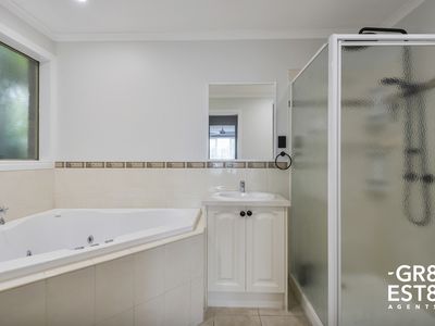 42 Von Nida Drive, Cranbourne North