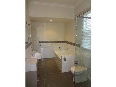 42 The Esplanade, Maribyrnong