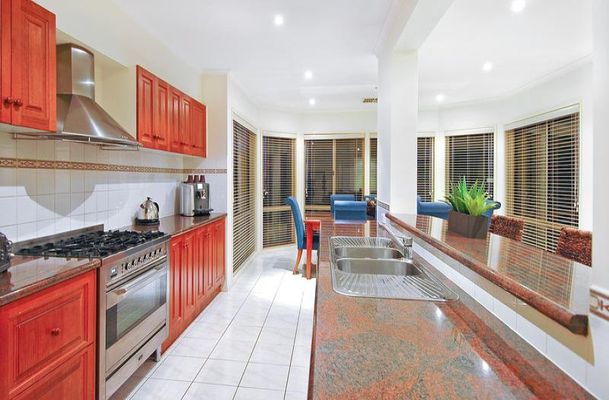 10 Skene Court, Greenvale