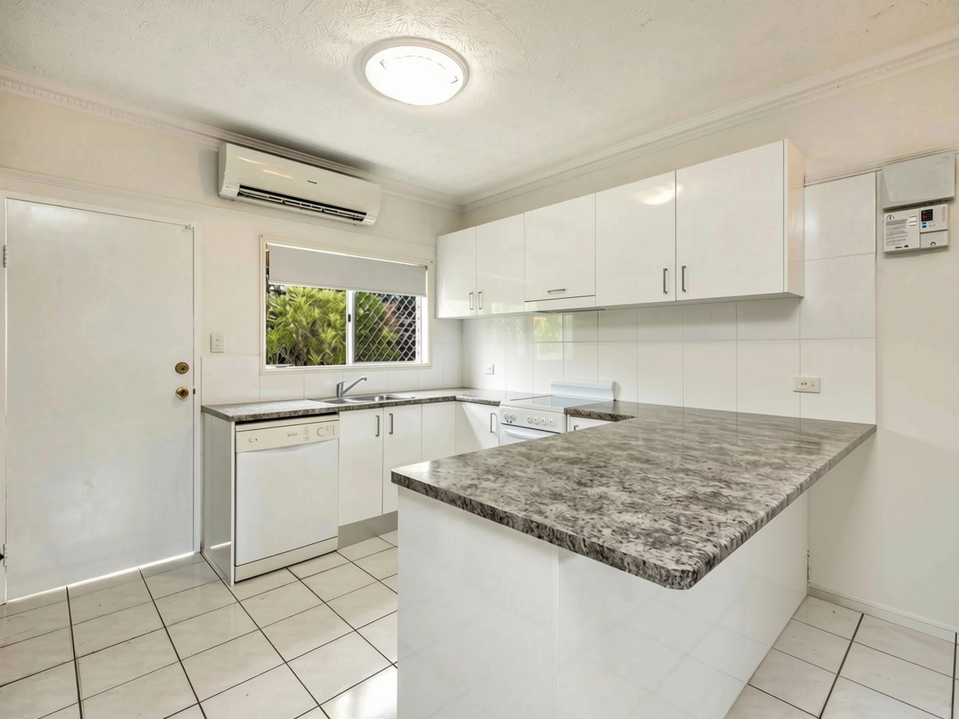 2 / 115 Buchan Street, Bungalow
