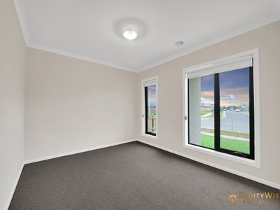 8 Saddlebred Avenue, Werribee