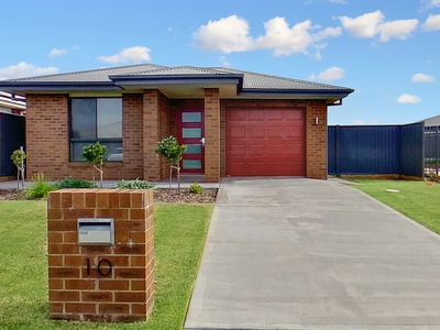 10 Bradford Circuit, Dubbo