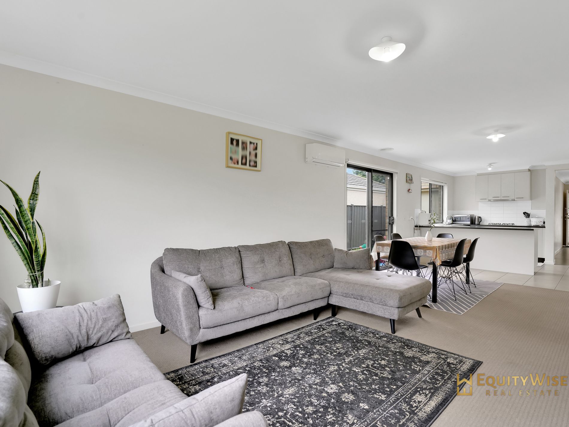 8 Gunyong Crescent, Manor Lakes