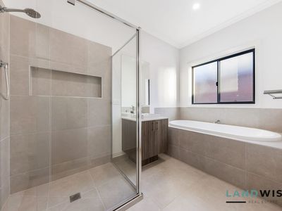 6 Zohan Street, Deanside