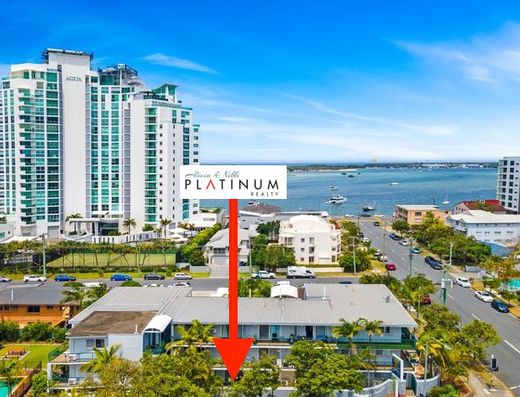 Entry Level Studio - Just Steps from the Broadwater