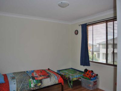 8 Norman Clark Crescent, Horsley