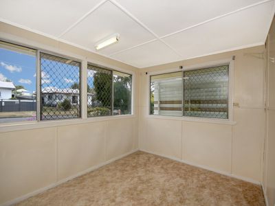 27 Wall Street, Bundamba