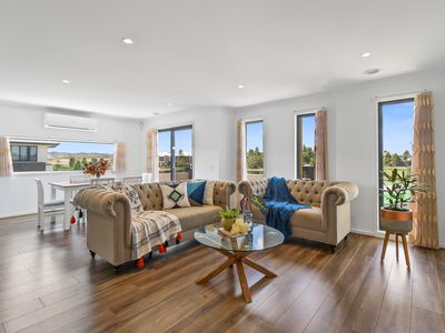 2 Quintino Walk, Clyde North