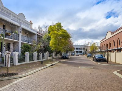 10 Little Shenton Lane, Northbridge