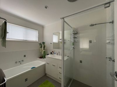 8 Eyre Court, Urraween