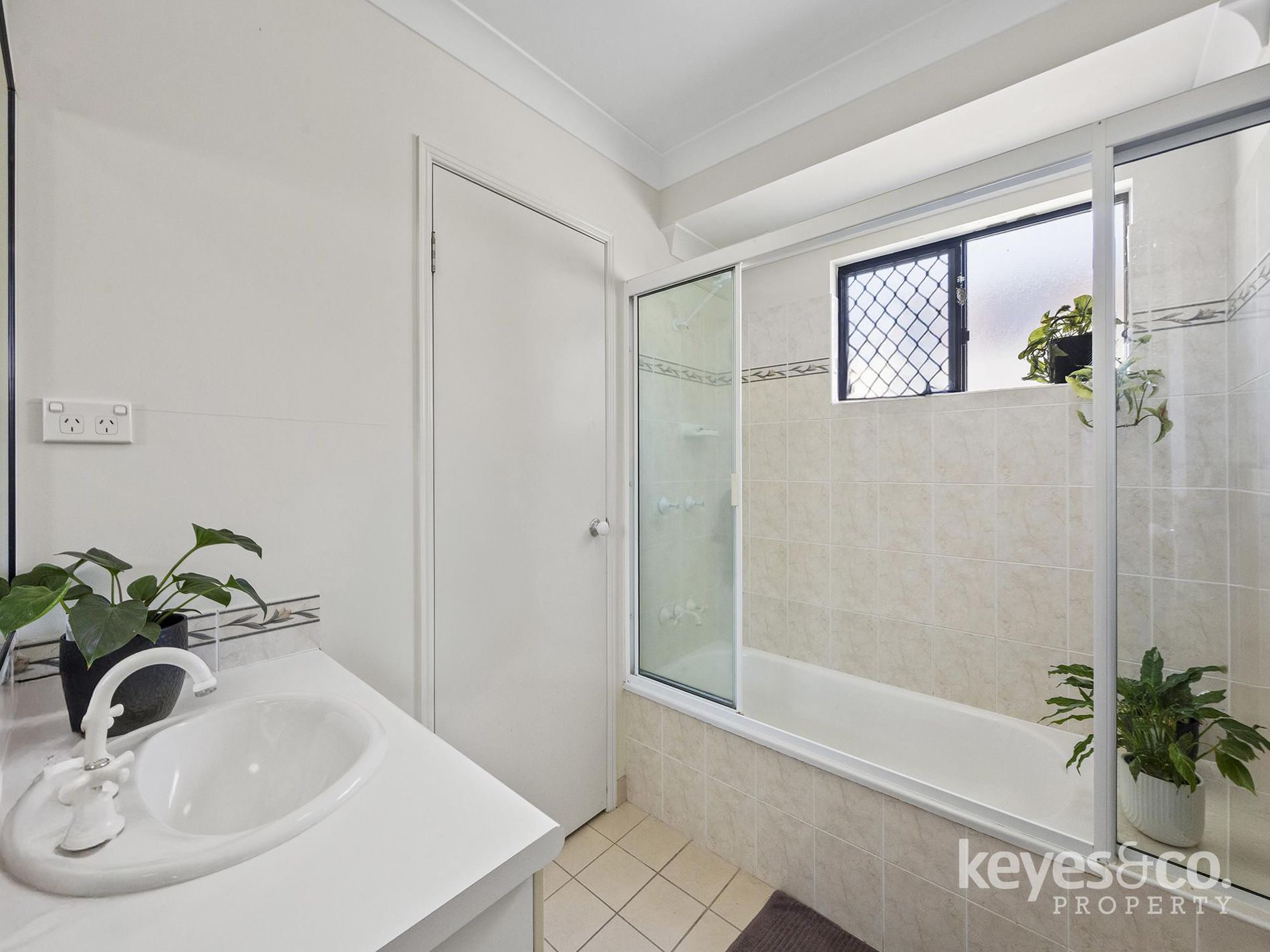 11 Redbank Court, Mount Louisa