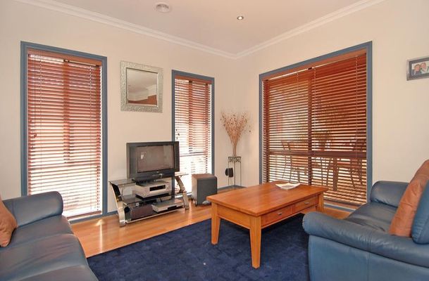 25 Dalwhinnie Crescent, Craigieburn