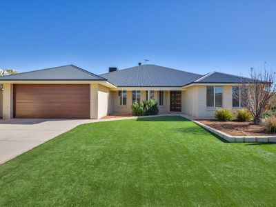 2 Matthews Way, Somerville