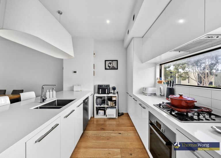 76 Central Park Walk, Cheltenham