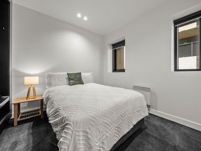 1606 / 12 Claremont Street, South Yarra