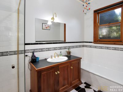 12 Farrar Avenue, Horsham