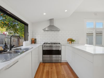 12 Leslie Place, South Launceston