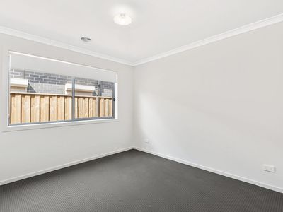 38 Straw Flower Circuit, Greenvale