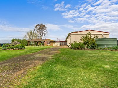 1109  Sale Cowwarr Road, Nambrok