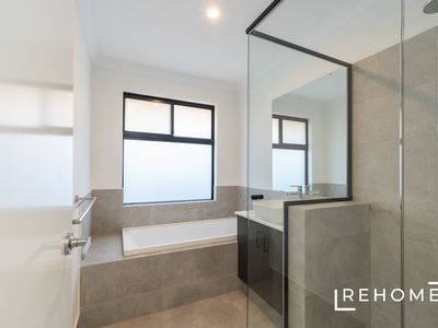 27 Meander Way, Treeby