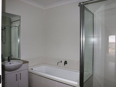 12 O'CONNELL Parade, Urraween