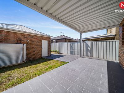 33 Southern Cross Drive, Middleton Grange