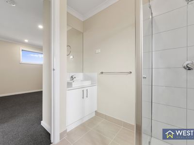 20 Aylesbury Terrace, Werribee