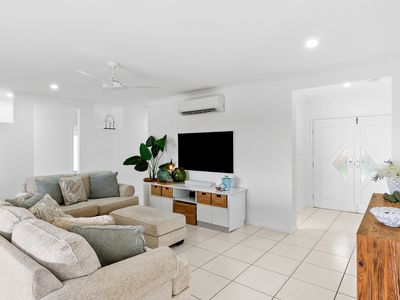 18 Travolta Close, White Rock