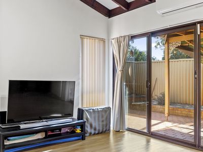2 / 26 Earlston Way, Booragoon