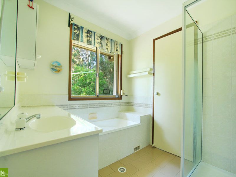 32 Sheringa Grove, Cordeaux Heights