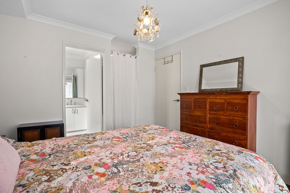 2 PENDRAGON LANE, Baldivis