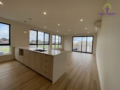 2 Ribbonwood Crescent, Sunshine North