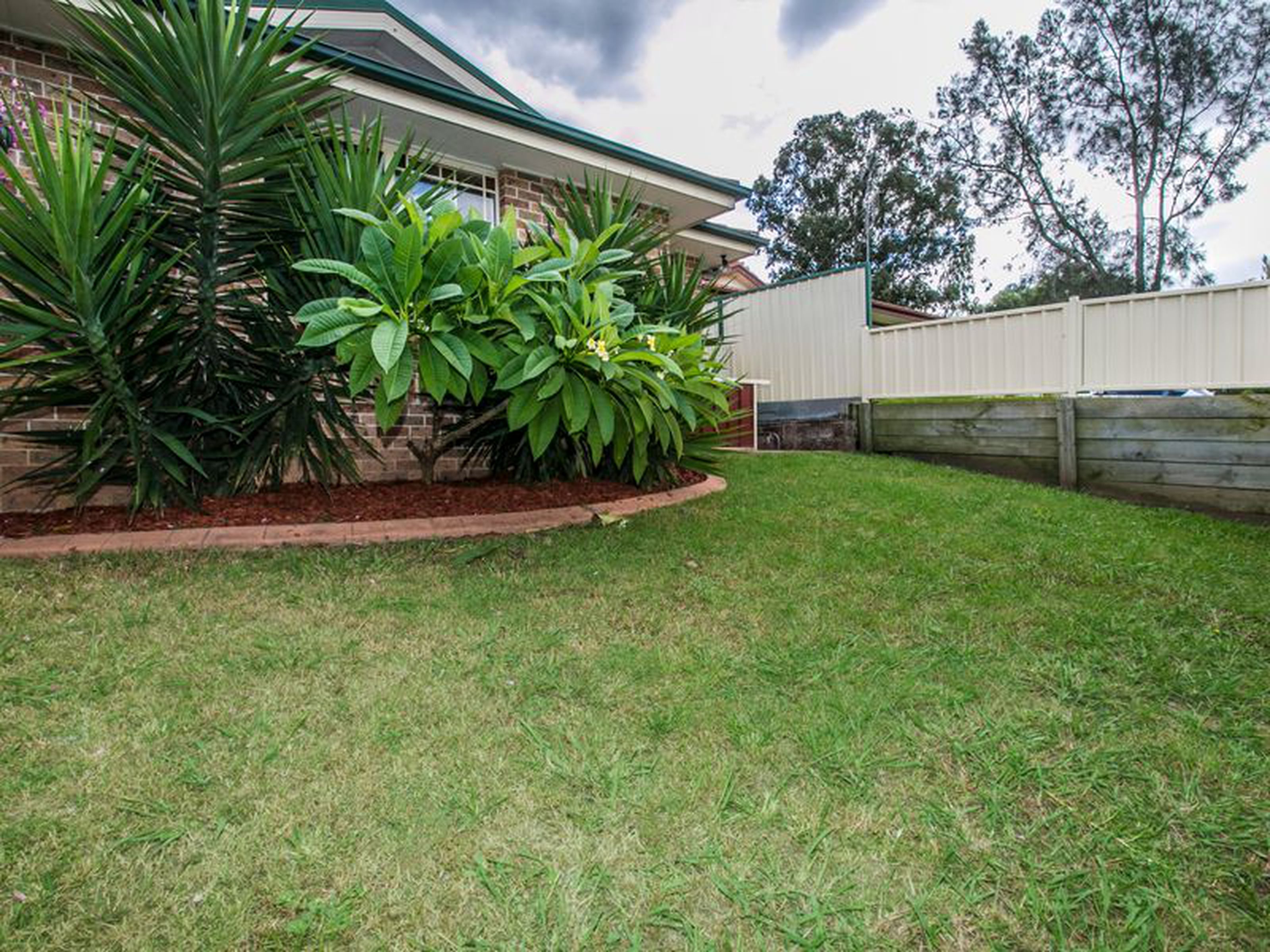 2 / 1 Barronfield Drive, GLENMORE PARK