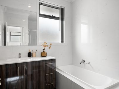 2 / 129 Commercial Road, Salisbury