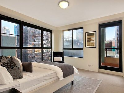 1603 / 1 Hosking Place, Sydney