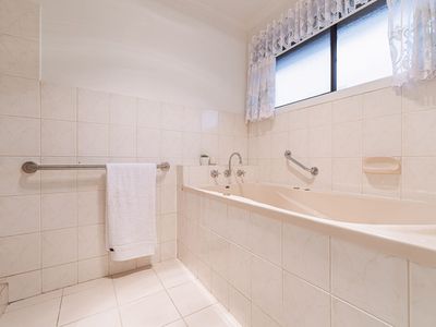 6 ALLARD COURT, Keilor Downs