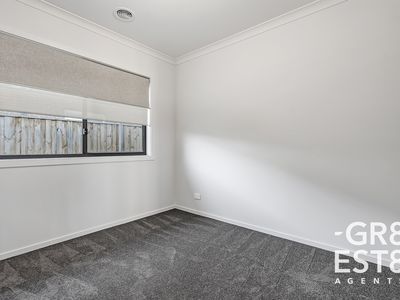 17 Chesney Rise, Officer