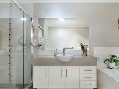 28 Iridium Drive, Hope Island