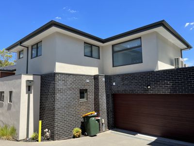 2 / 21 Banool Quadrant, Doncaster East