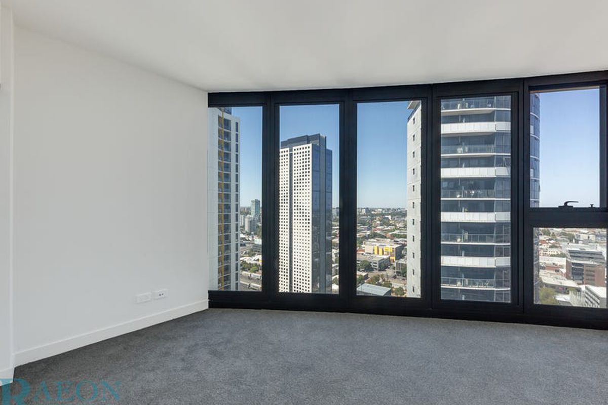 2403 / 105 Clarendon Street, Southbank