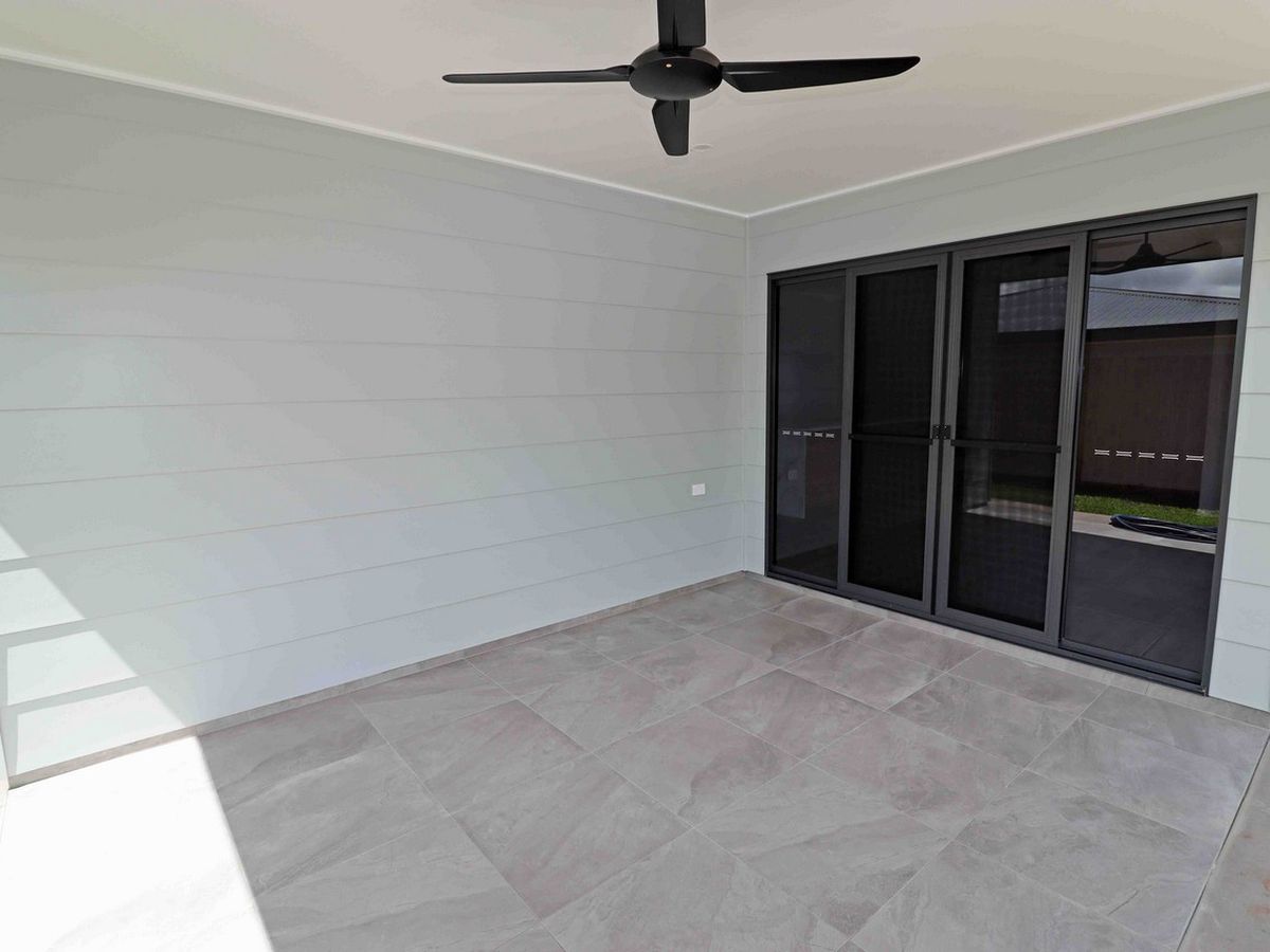 1 / 4 Canopus Circ, Atherton