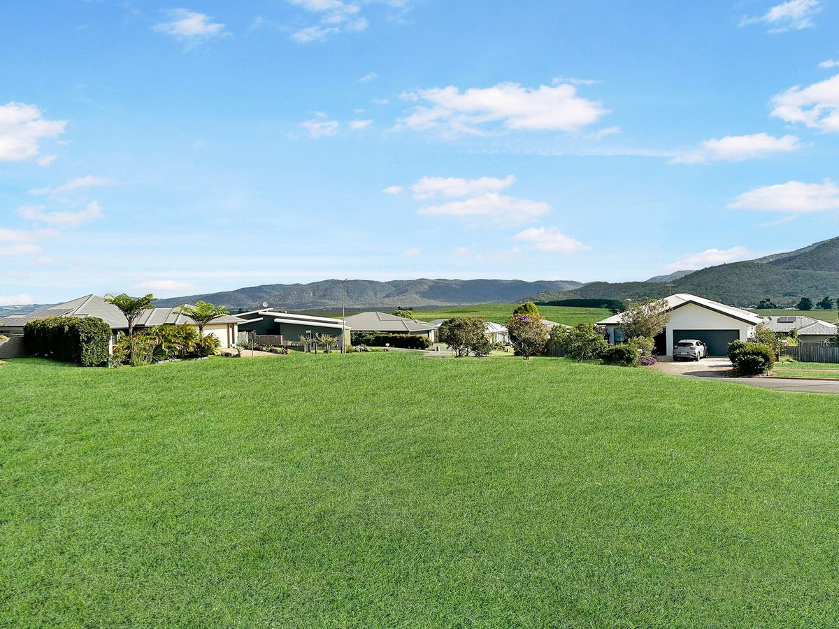 8 Lavender Crescent, Atherton